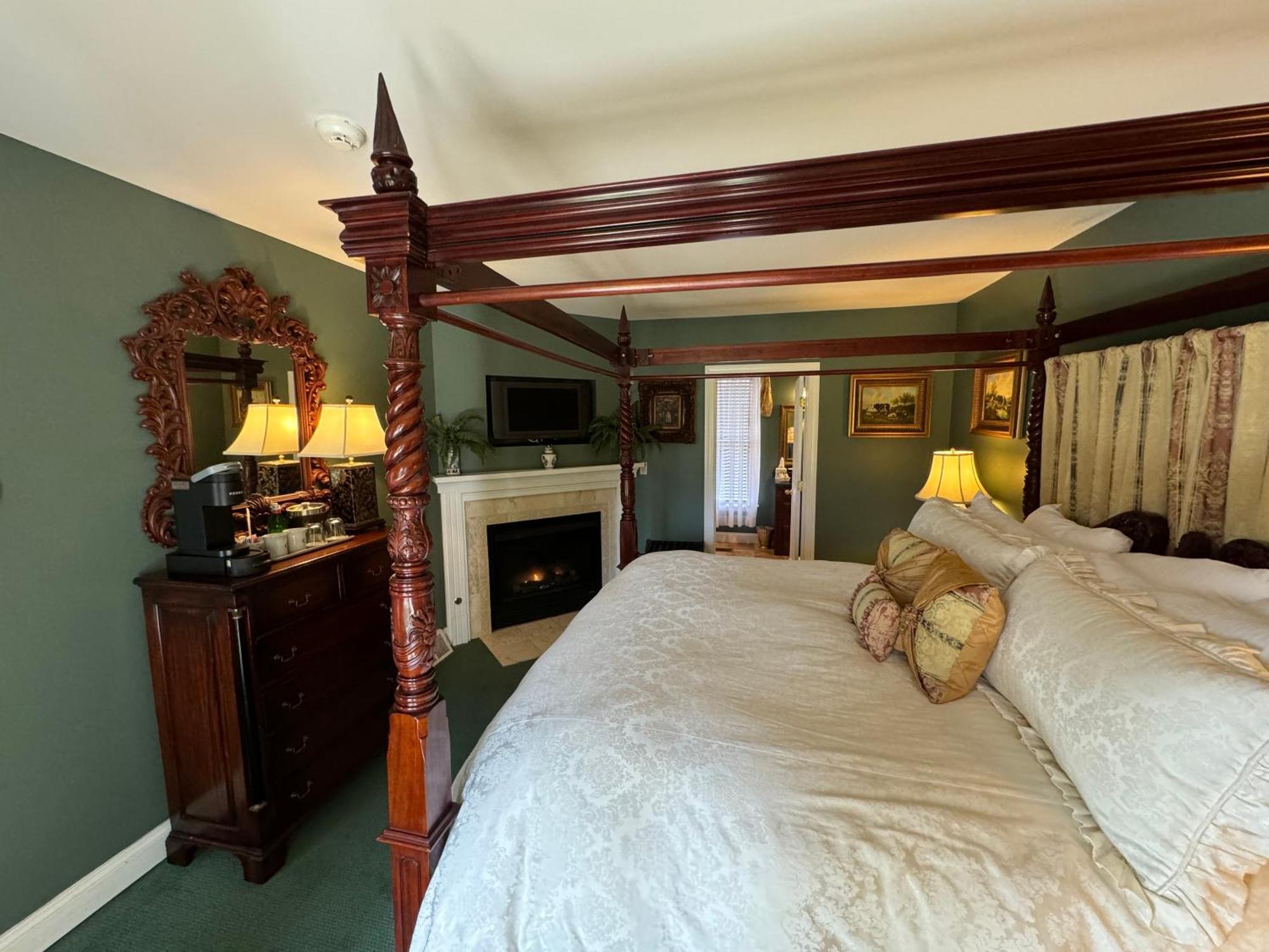 Antrim 1844 Hotel Taneytown Bagian luar foto
