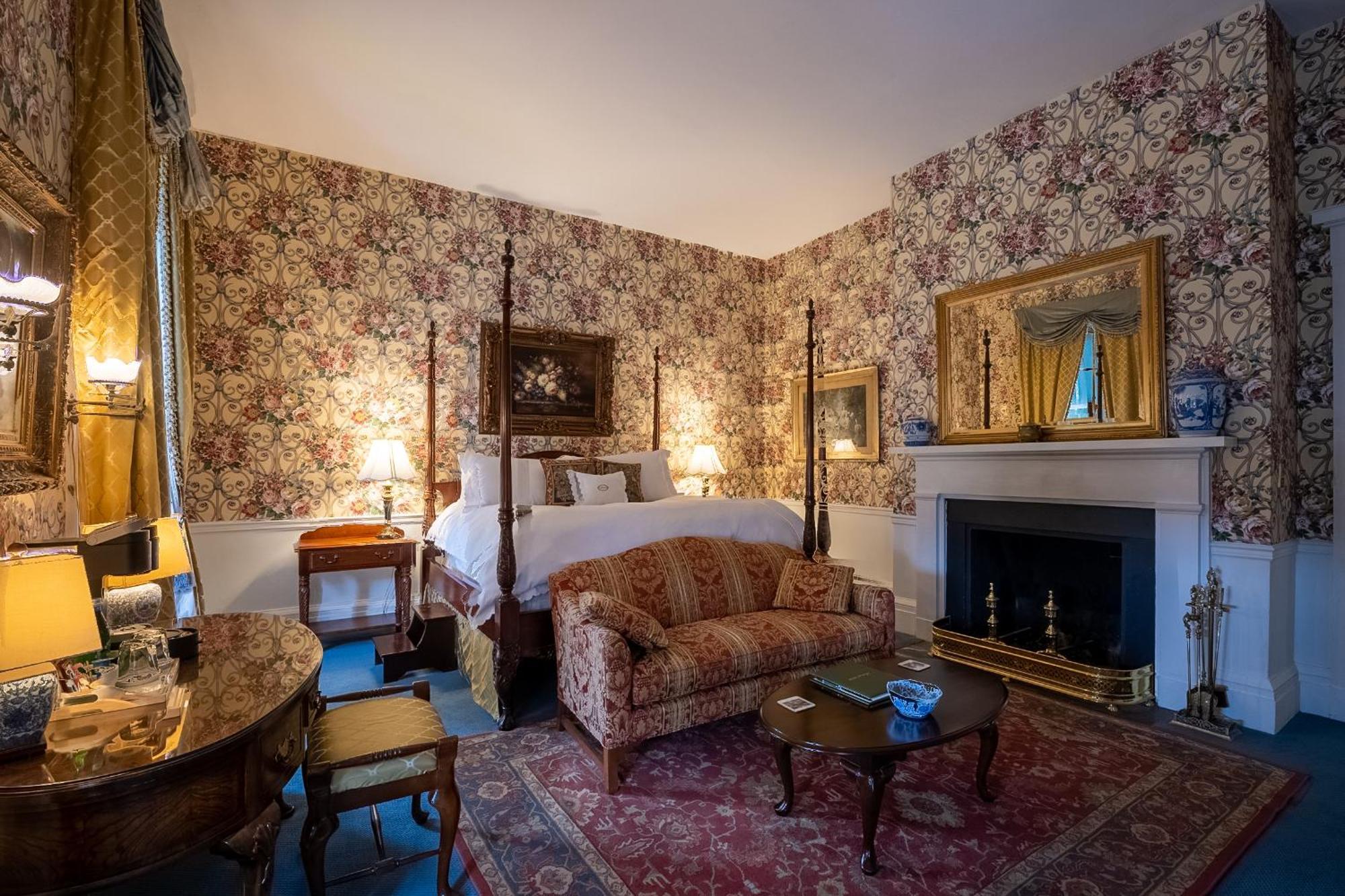 Antrim 1844 Hotel Taneytown Bagian luar foto